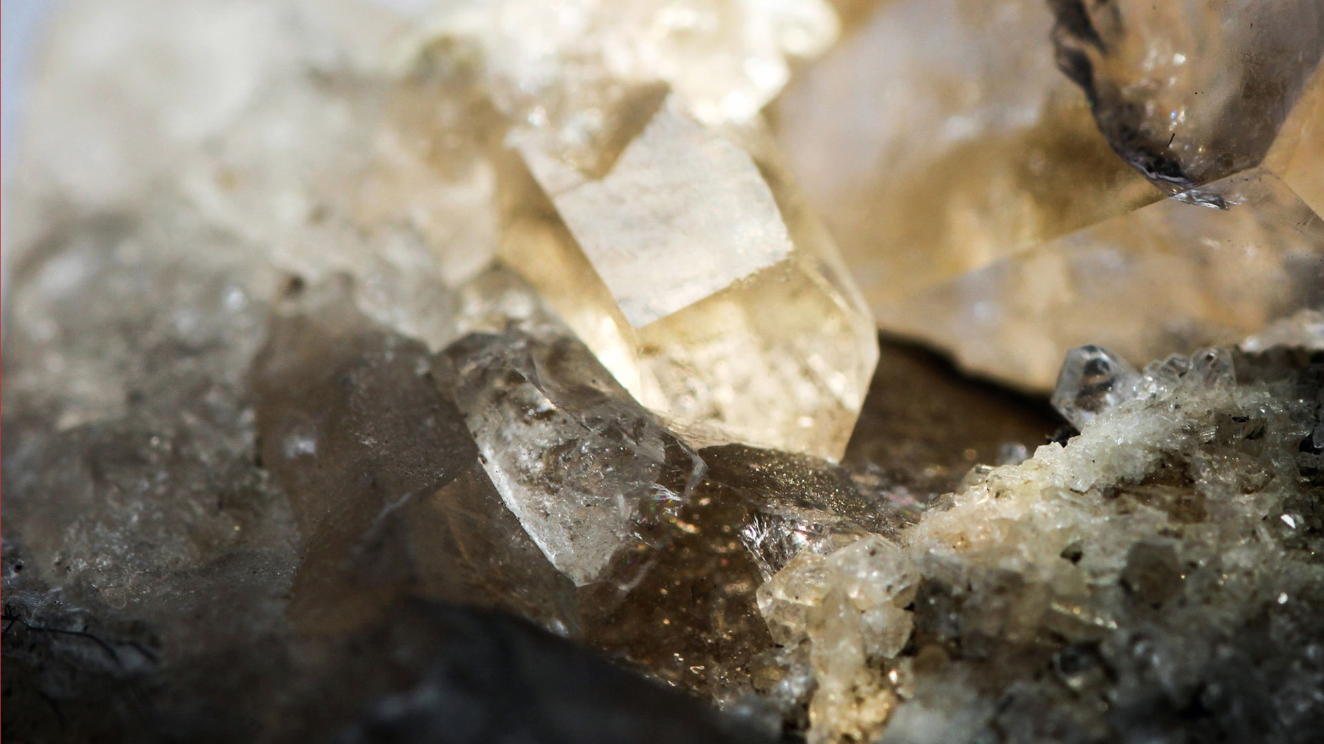 Crystalline-finish-aged-brass-Haberdashery_2782-slideshow